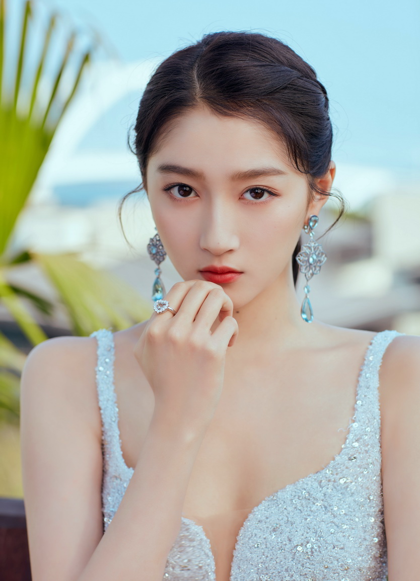 Chopard萧邦品牌大使王源、演员段奕宏、邓婕、关晓彤、万茜与蒋璐霞纷纷受邀出席活动,佩戴Chopard萧邦艺术杰作于此璀璨之夜共襄盛举。